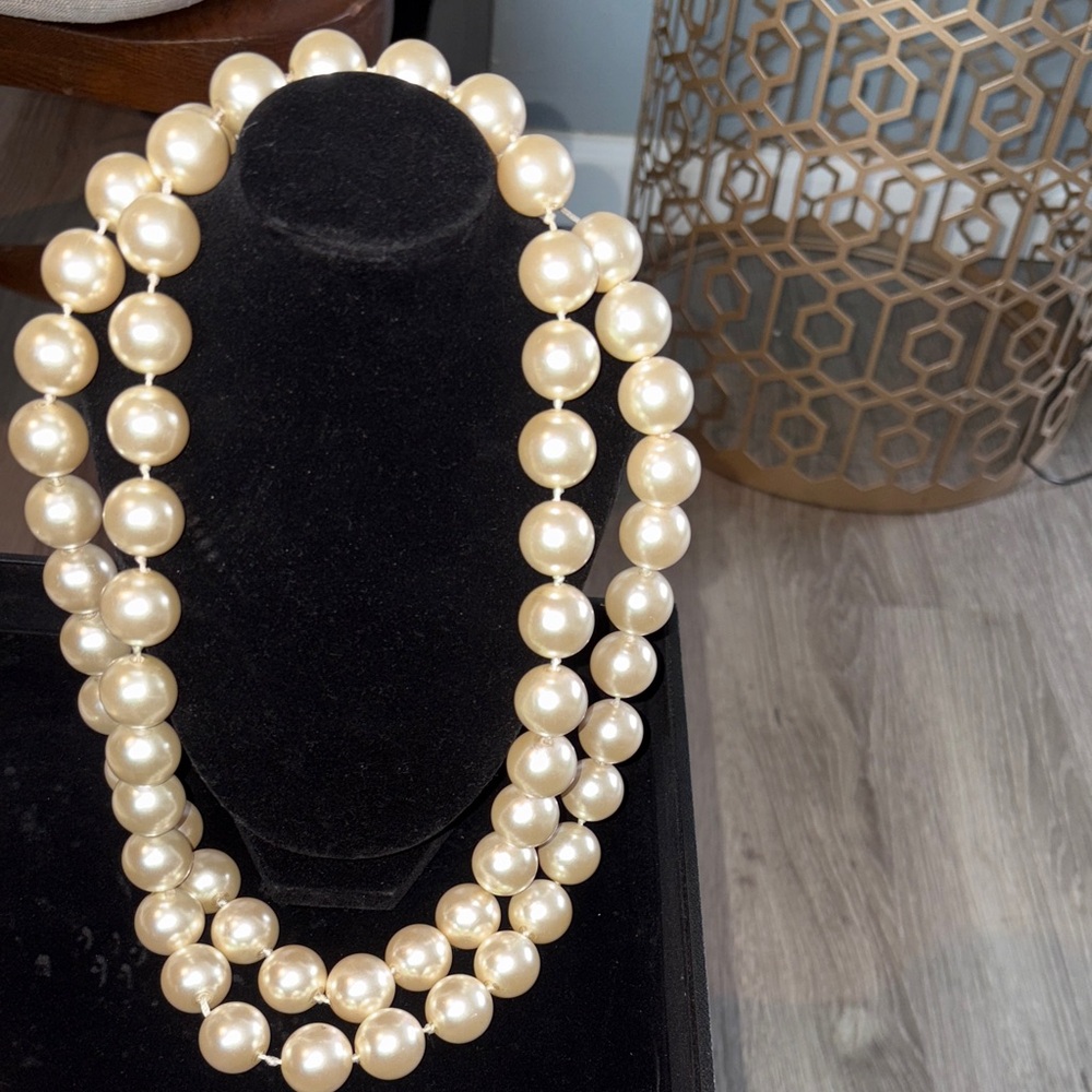Elegant Cream Chunky Pearl Necklace
